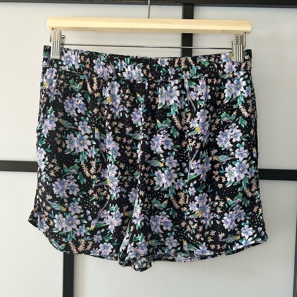 [XS] Anthropologie Relaxed Fit Black Purple & Blue Floral Pattern Short - Picture 1 of 11